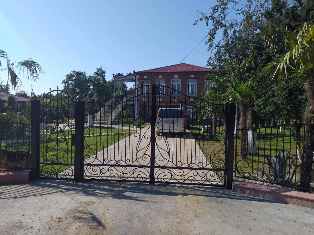 Guest House Danelia Martvili Exterior foto